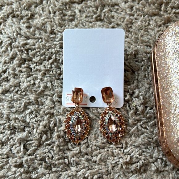 NWT Rose gold clutch and earrings. - Picture 4 of 4